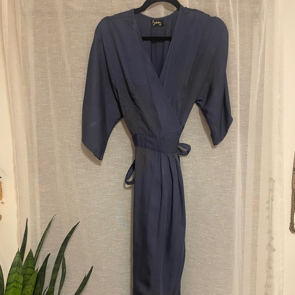 Kimono like wrap dress with peacock feathers - Picture 1 of 2